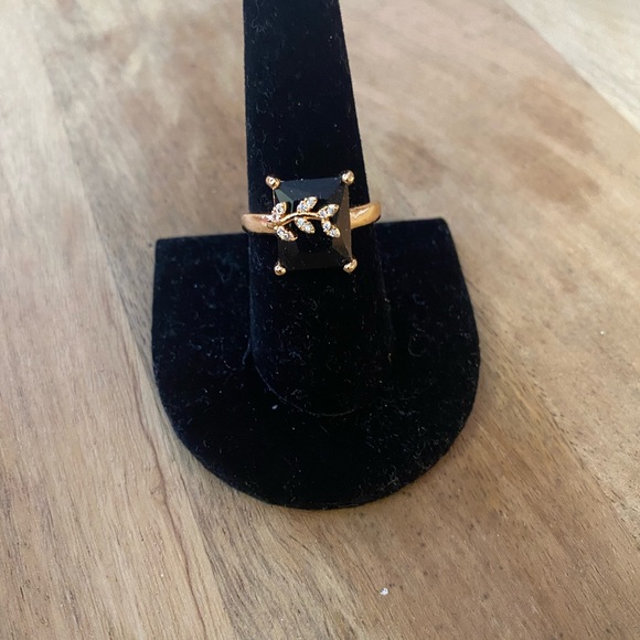 SIZE 8 RING BRIDAL WEDDING RING - Picture 3 of 3